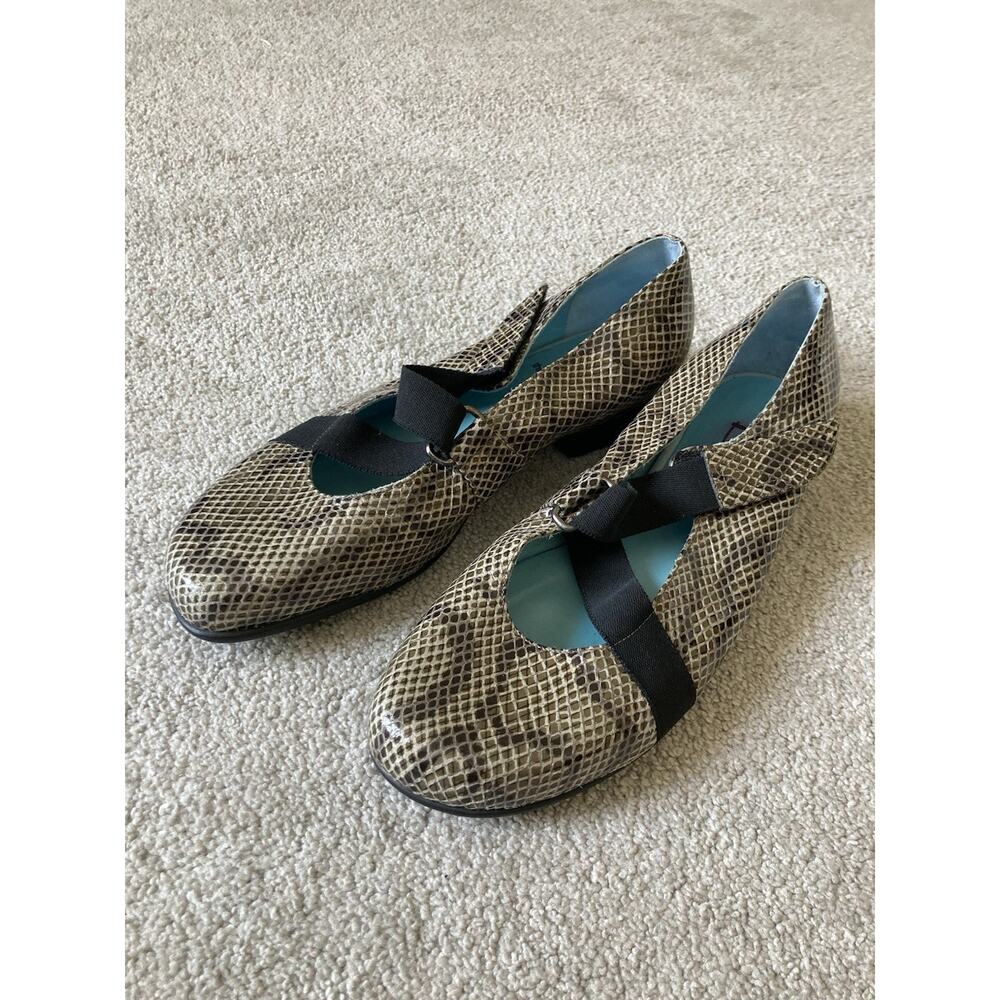 Thierry Rabotin Womens 37 US 7 Flats Shoes Snake Print Leather Strappy Wedge